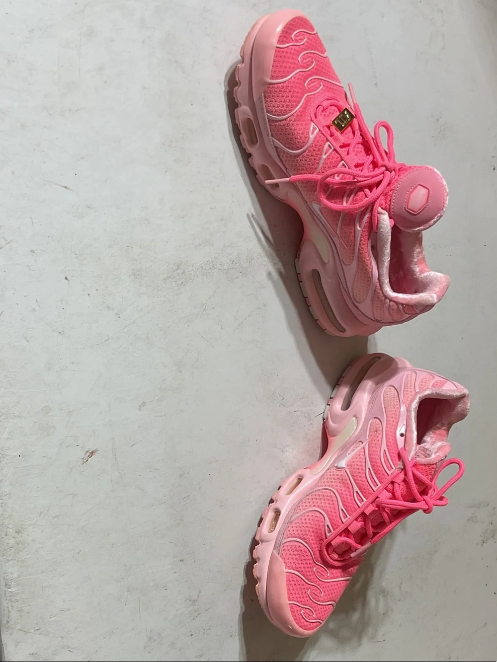 Women size 8 Atlanta pink NIKE Air max sneakers
